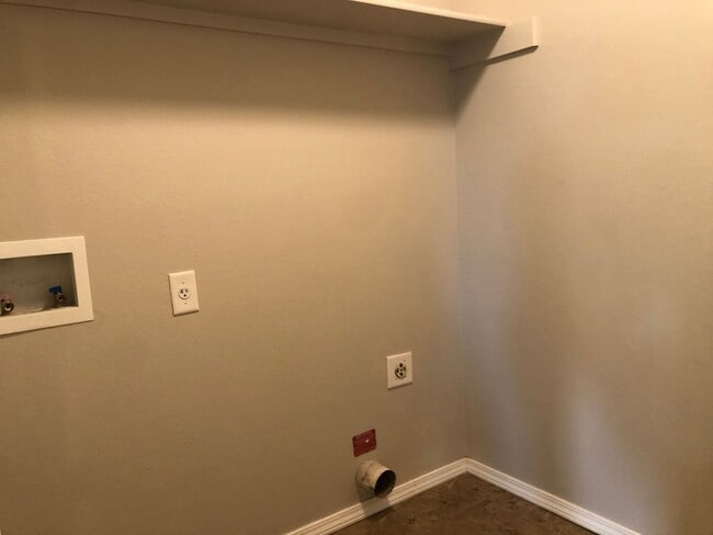 Building Photo - Bixby Schools -  3 Bedroom 2 Bath in The T...