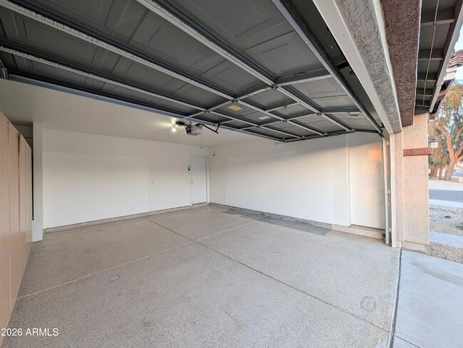 Building Photo - 2404 W Roeser Rd