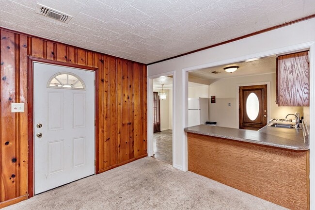 Building Photo - Cozy 2-Bedroom Home in Pascagoula