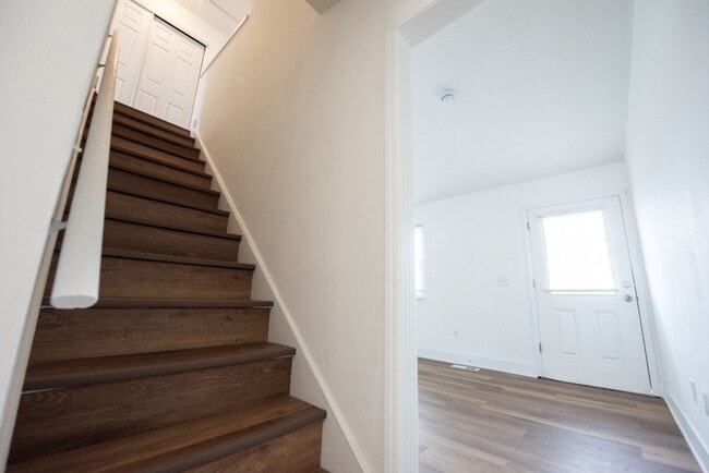 Building Photo - 3012 Larkmoor St