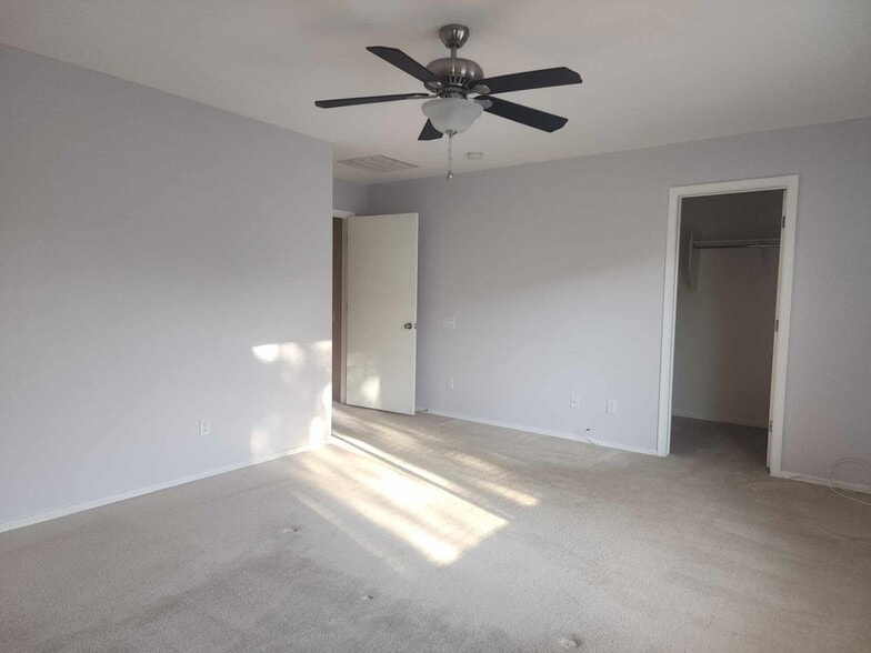 Building Photo - 43811 W Elizabeth Ave