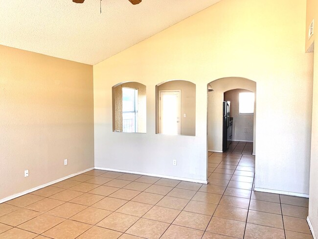 Building Photo - Beautiful Home Minutes from Fort Bliss