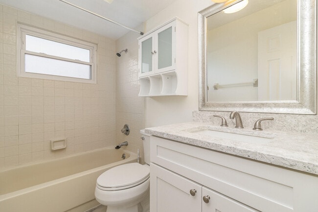 Building Photo - 446 Timberlake Dr