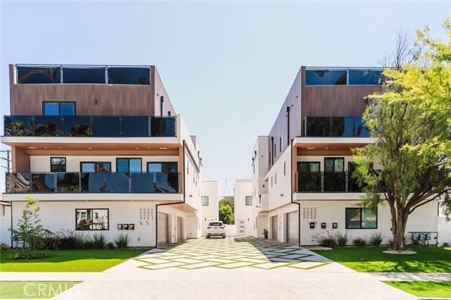 Building Photo - 5648 Cartwright Ave