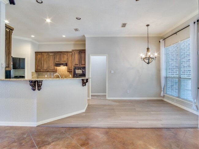 Building Photo - Incredible 4-bedroom, 3-bath Home with sparkling Pool on a gorgeous lot in highly sought-after Al...