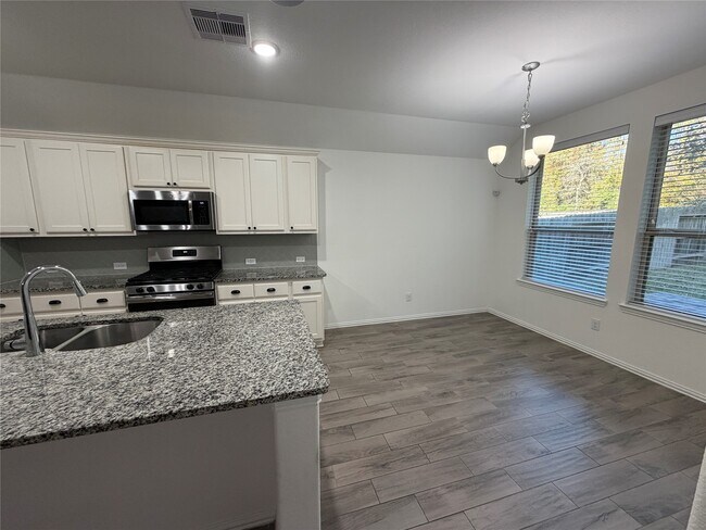 Building Photo - 210 Emory Birch