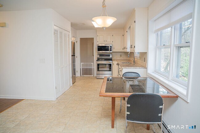 Building Photo - 100 White Birch Dr