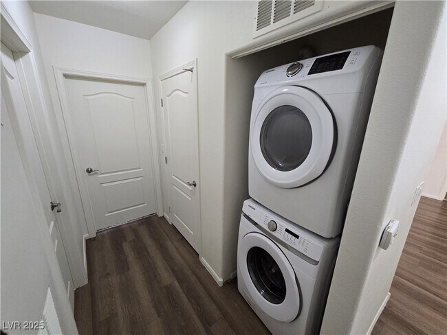 Building Photo - 3500 Cactus Shadow St