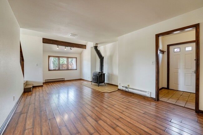 Building Photo - 305 N Chipmunk Cir