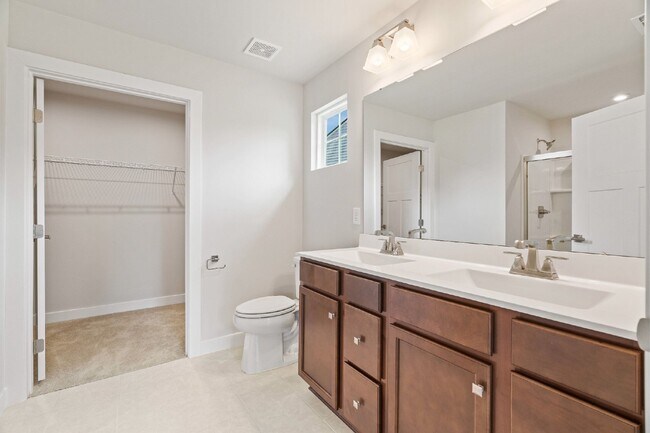 Building Photo - Beautiful White House Home | Granite Counters, Gas Range & One-Level Living