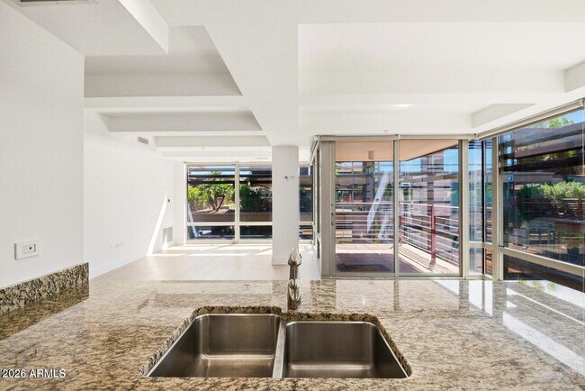 Building Photo - 7131 E Rancho Vista Dr