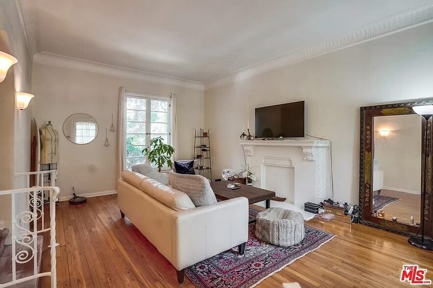 Living room 2 - 450 N Sycamore Ave