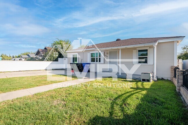 Building Photo - 920 E Elma St