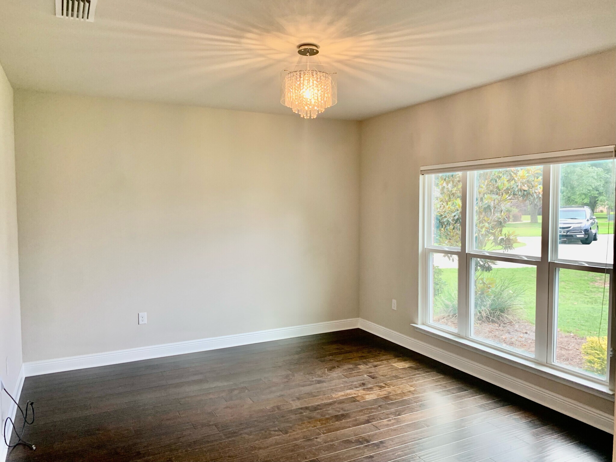 Building Photo - 9040 Lakeview Dr