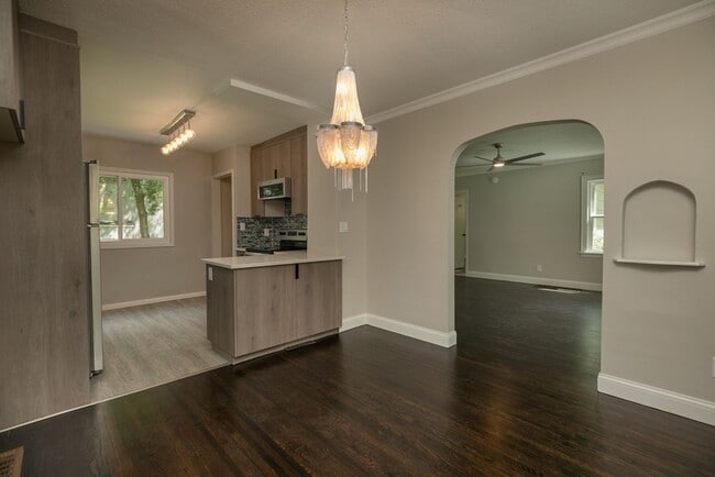 Building Photo - Renovated Beautiful Single Family House