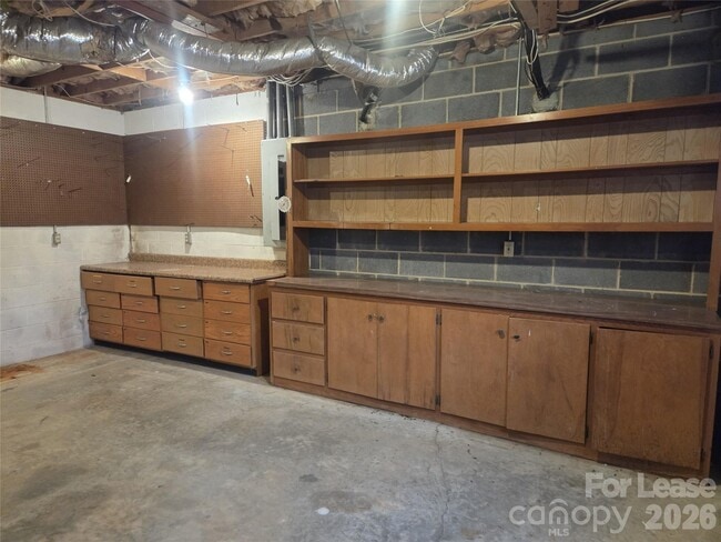 Building Photo - 1568 Triplett Rd