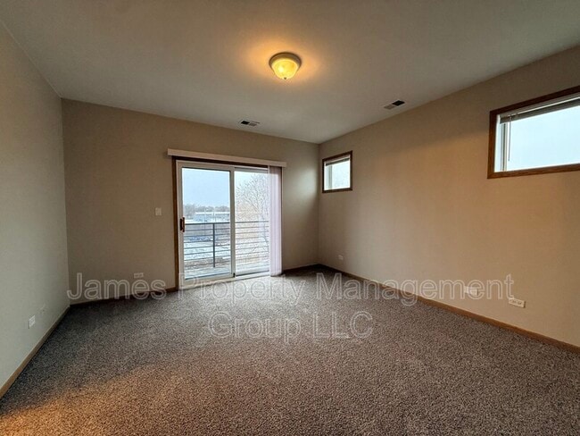 Building Photo - 2729 W Congress Pkwy