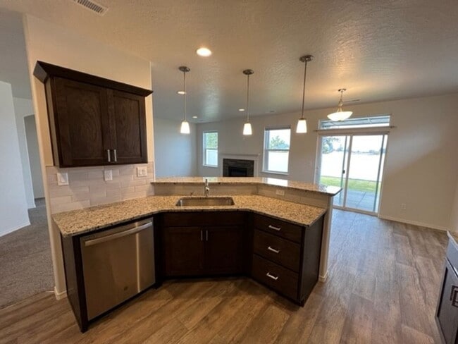 Building Photo - Beautiful 3-Bedroom, 2-Bathroom Home in Sp...