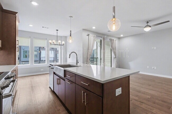 Building Photo - 383 Pratt Dr SE