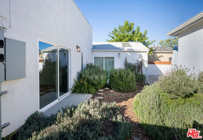 Building Photo - 6461 Whitman Ave