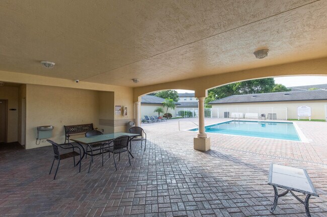 Building Photo - 2040 Greenview Shores Blvd
