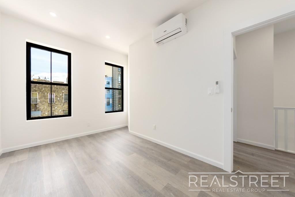 Building Photo - Spacious 2 BED Floor Thru in Bushwick!