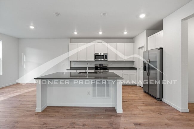 Building Photo - Charming Property with 2 Car Garage and Ce...