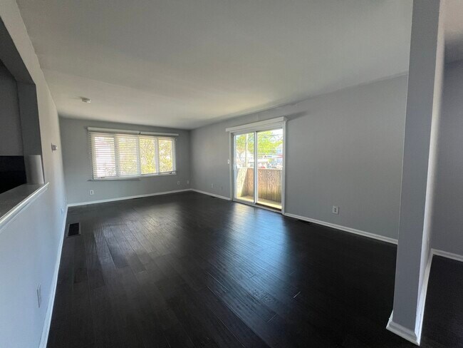 Building Photo - 183 Livingston Pl