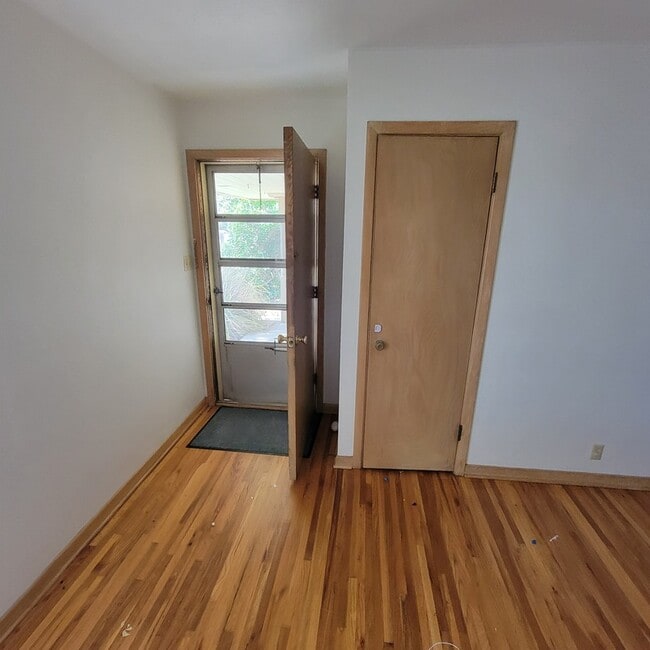 Building Photo - 20 W 25th Ave