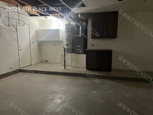 Building Photo - 38229 6th Pl W