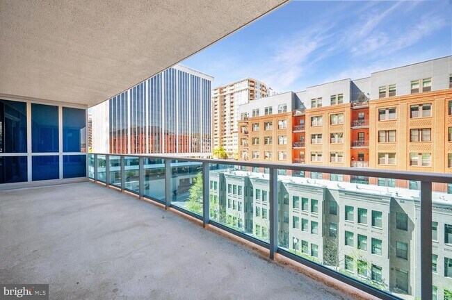 Building Photo - 1881 N Nash St