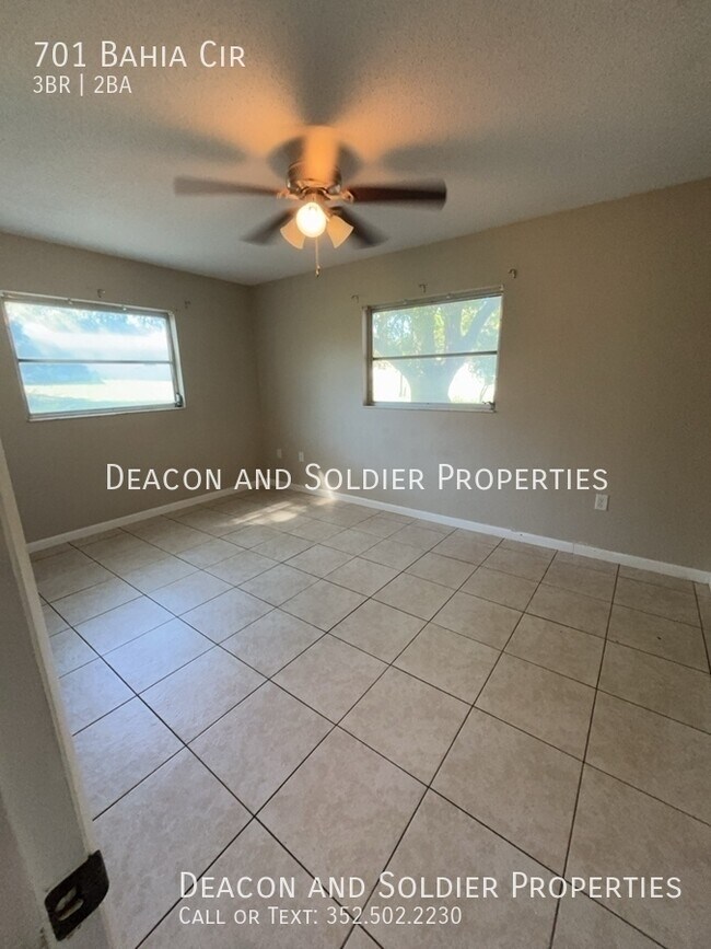 Building Photo - 701 Bahia Cir