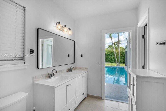 Building Photo - 15400 SW 84th Ave