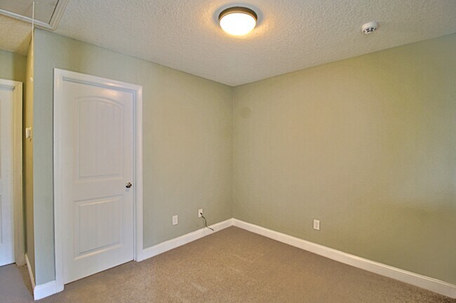 Building Photo - 1208 Cypress Fall Cir