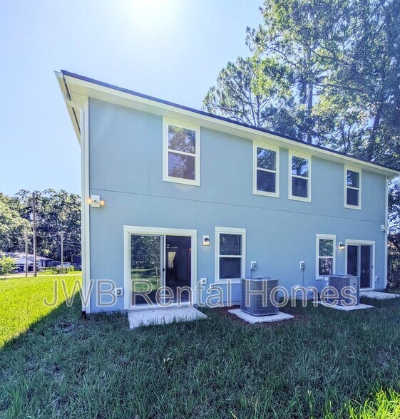 Building Photo - 1126 Comanche St
