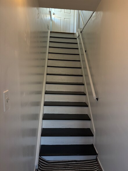 Building Photo - 10 Maolis Ave