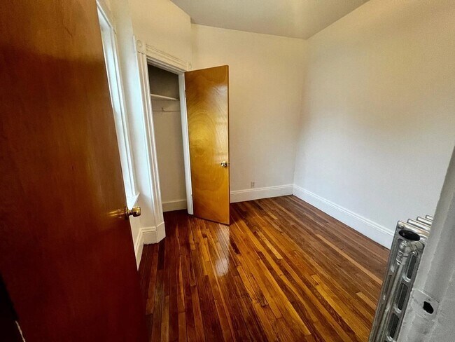 Building Photo - 57 Mozart St