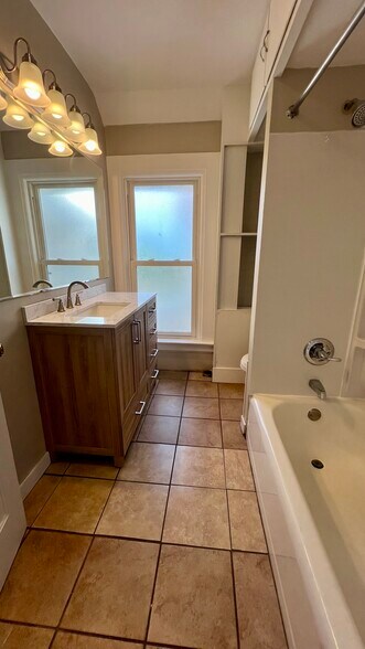 Building Photo - 784 Wilson St