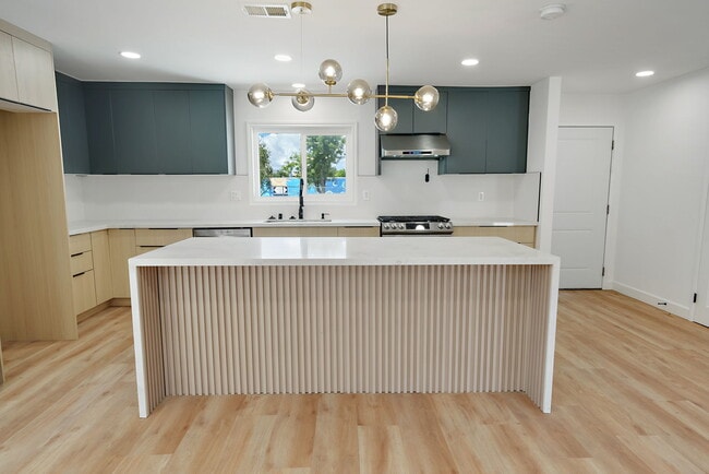 Building Photo - 5548 Irondale Ave