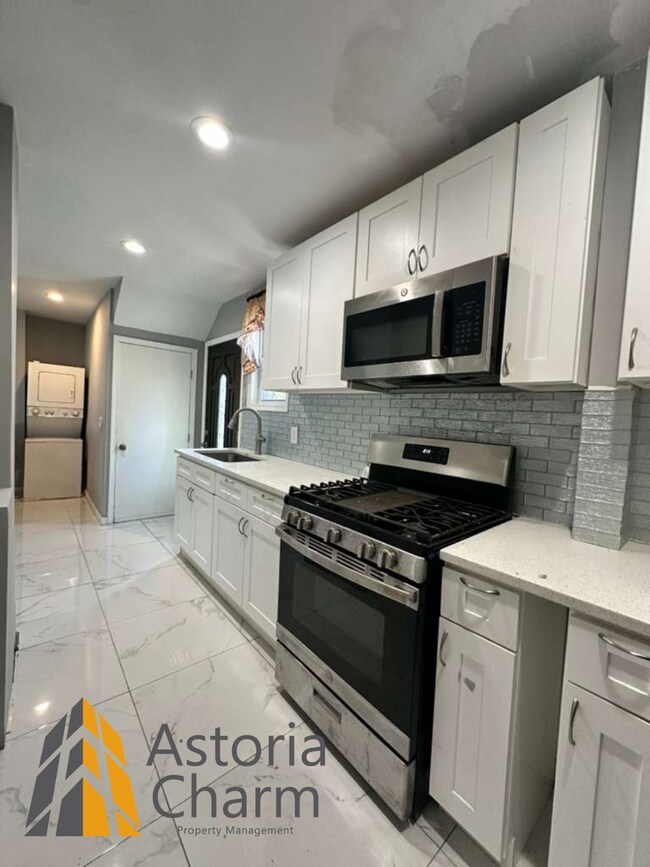 Primary Photo - 3004 Clifton Ave