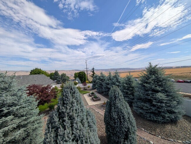 Building Photo - Gorgeous 3 Bedroom 2 Bath Condo - Deck with a View!