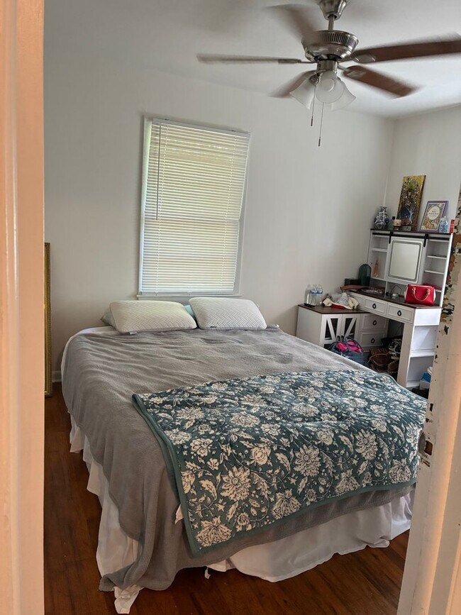 Building Photo - 3 bedroom 2 bathroom near St. Mary's Hospital