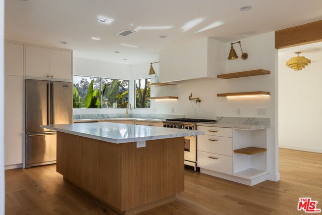 Building Photo - 3424 Primera Ave