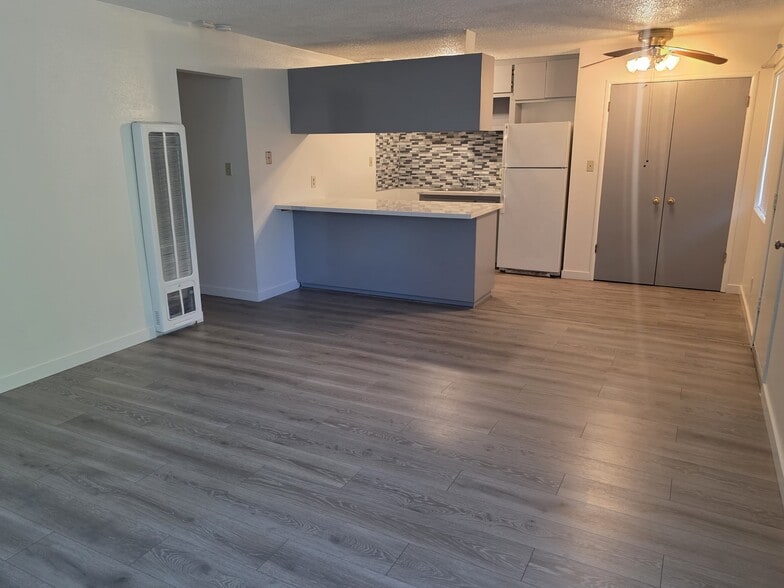 Living room/ kitchen - 614 Rancheria Dr