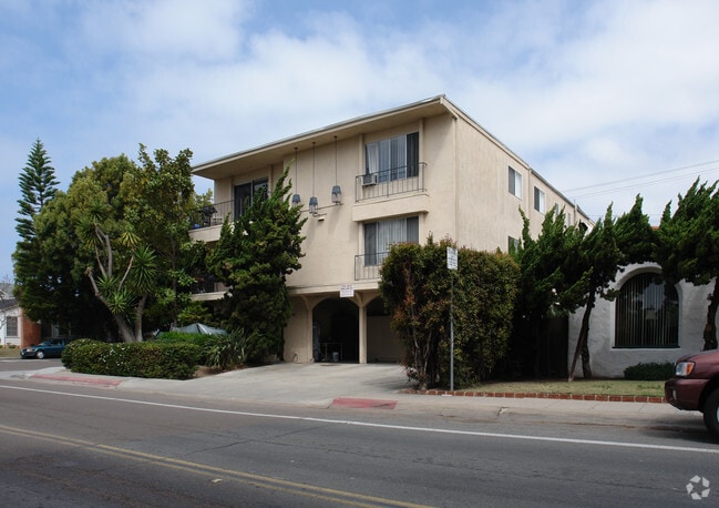 Building Photo - 1102 Pacific Beach Dr