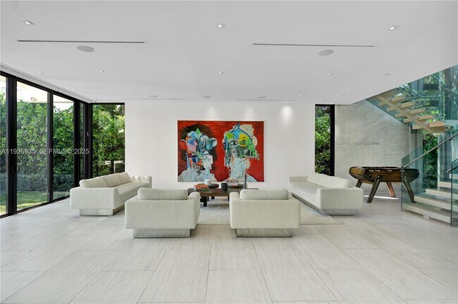 Building Photo - 5501 Pine Tree Dr