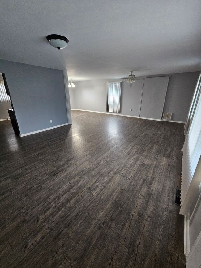 Building Photo - EDGEWOOD - SINGLE FAMILY RANCHER