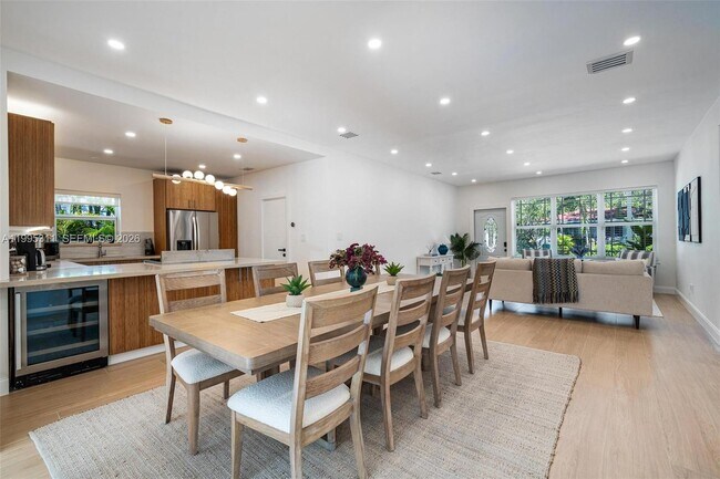 Building Photo - 696 NE 67th St