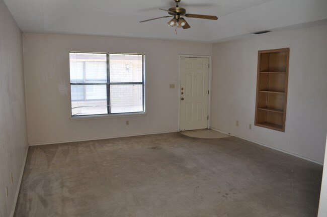 Building Photo - K-Z Apartments