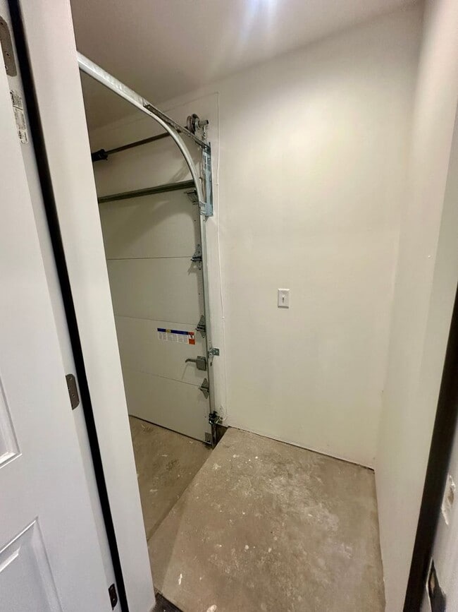 Building Photo - Brand-New 3 Bedroom, 2 Bath Home with Garage